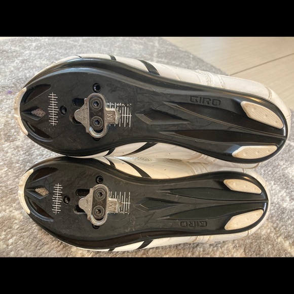 Giro cycle shoes w/ cleats indoor/outdoor Sz 6.5 - Picture 2 of 10
